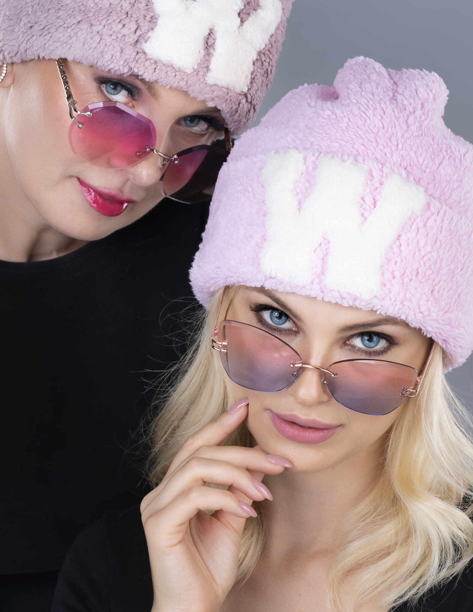 Zimowa czapka z futerka ekologicznego, czapka misiek, modna czapka z emblematem, ciepła czapka dla dzieci, czapka z miśka, hurtownia czapek Wólka Kosowska LEMA - kolor różowy