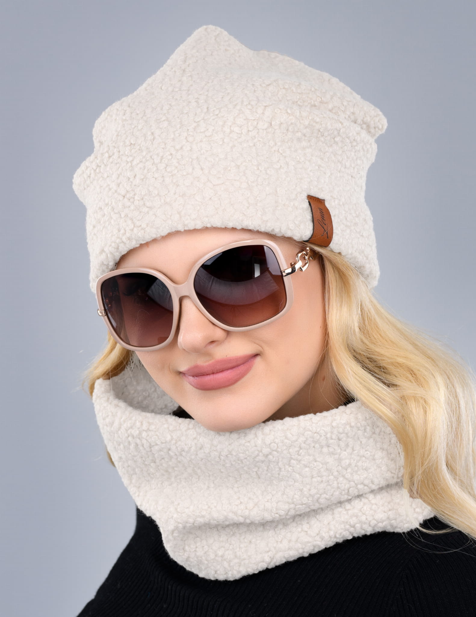 Modny komplet damski LEMA Bukle - zestaw czapka smerfetka z tubą / kominem - kolor ecru