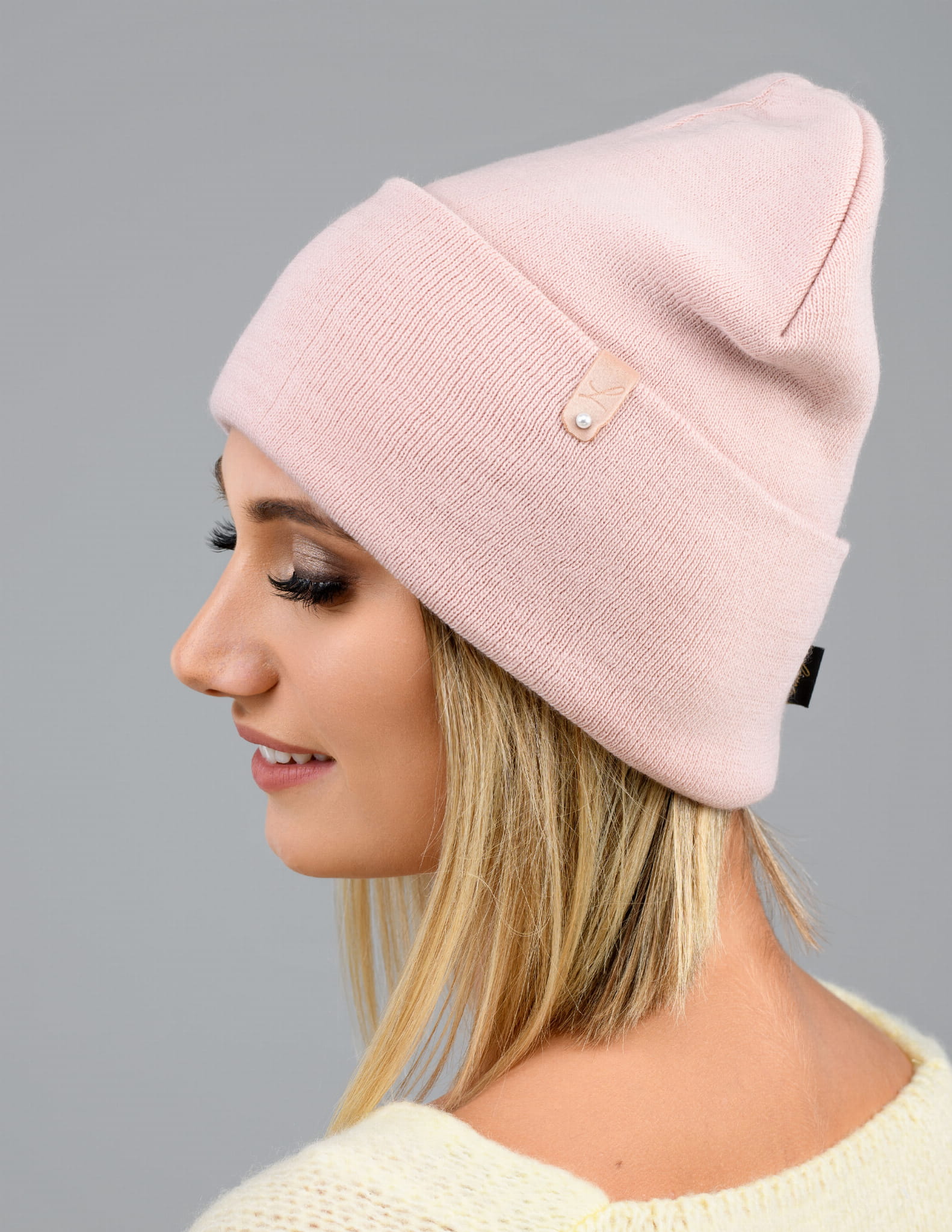 Damska czapka zimowa beanie LEMA Mini-pudrowa-1.jpg