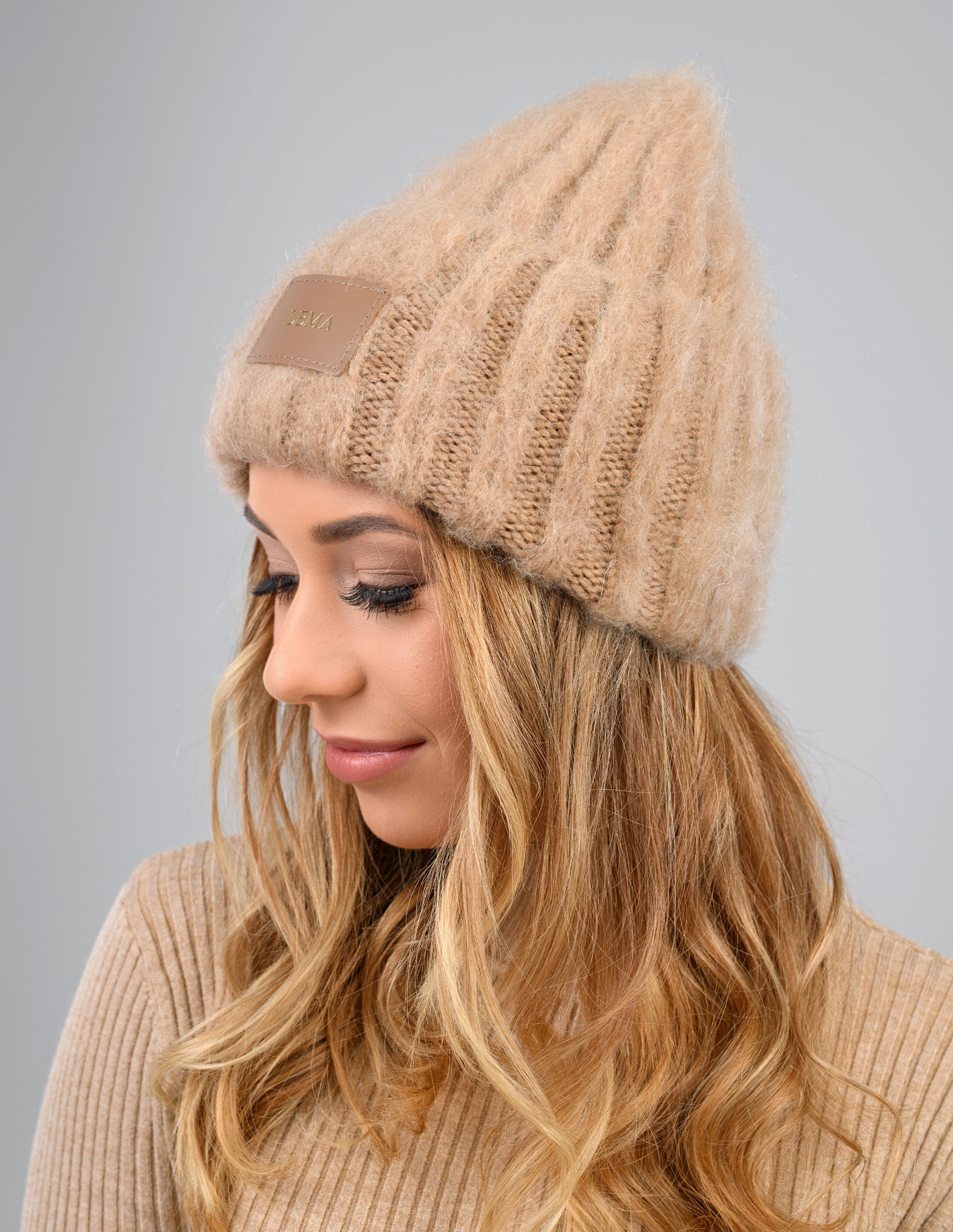 Zimowa czapka damska LEMA-Holly-mokka-3.jpg