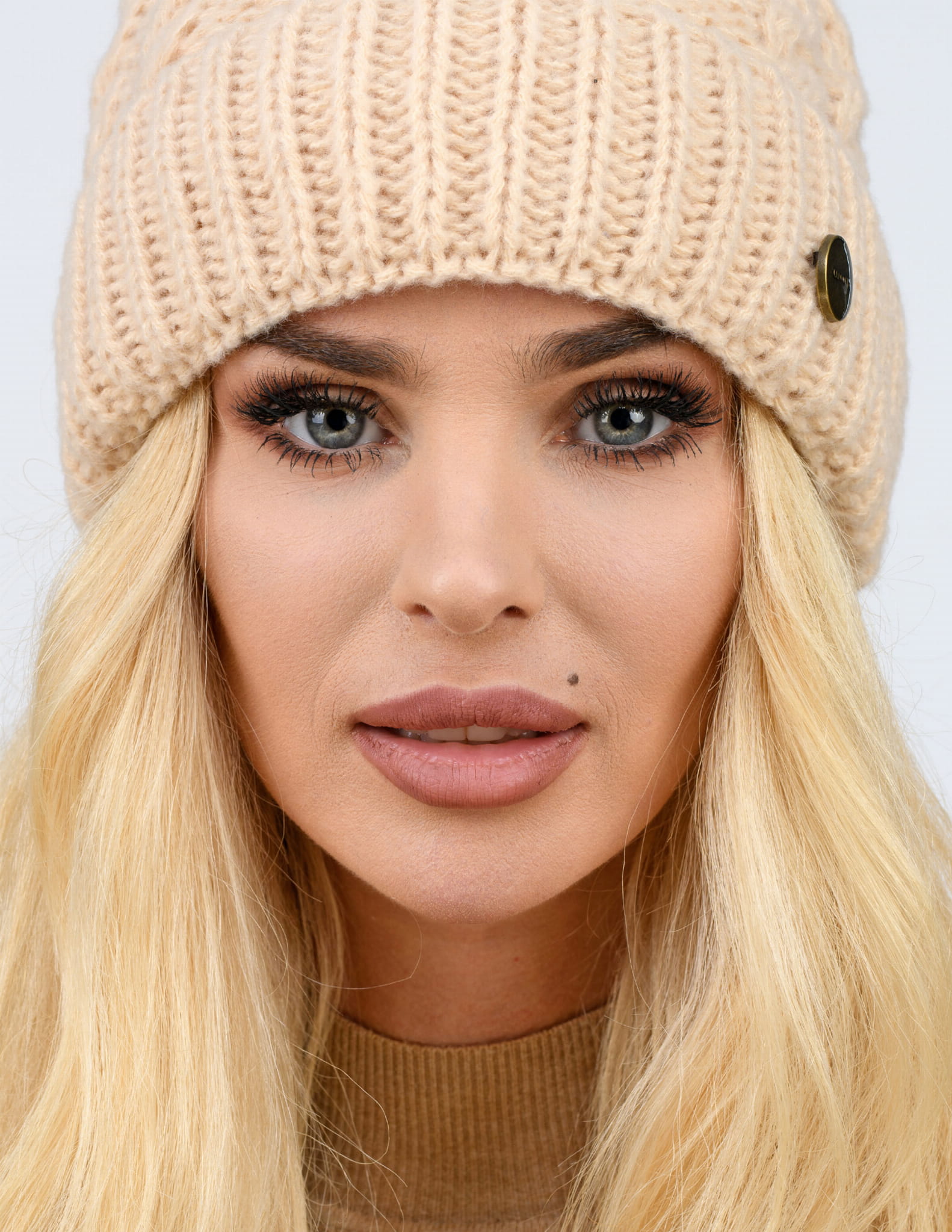 zimowa czapka damska-woolk-melody-beżowa-5.jpg